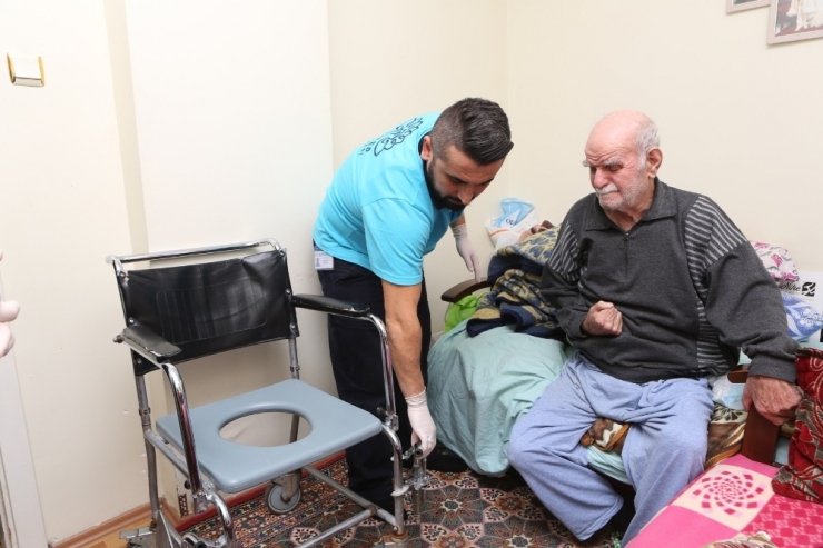 Nilüfer’de Hasta Ve Bakıma Muhtaç Yaşlılar Mutlu