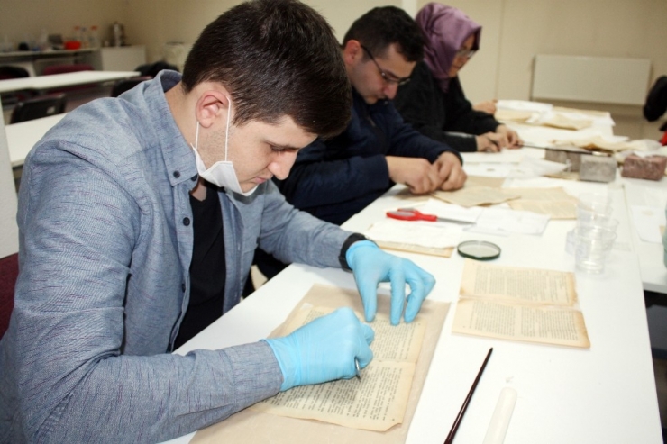Yipranmis Yazili Eserler Icin Kitap Doktoru Donemi