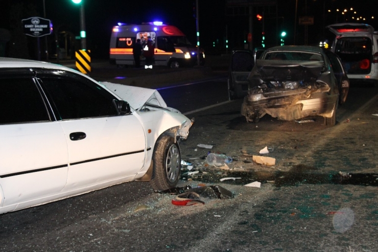 Elazığ’da Zincirleme Trafik Kazası: 6 Yaralı