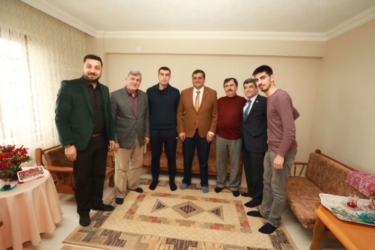 Başkan Karaosmanoğlu’ndan Afrin Gazisine Ziyaret