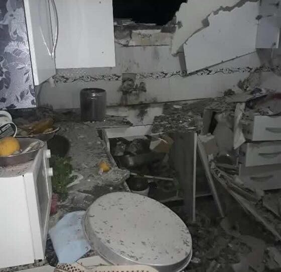 Suriye’den Atılan Roket Evin Tavanını Delip Pencereden Bahçeye Düştü