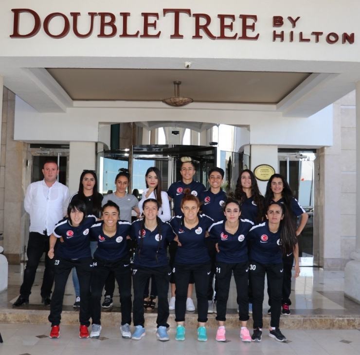 Hilton, Hakkari Gücü Kadın Futbol Takımını Ağırladı