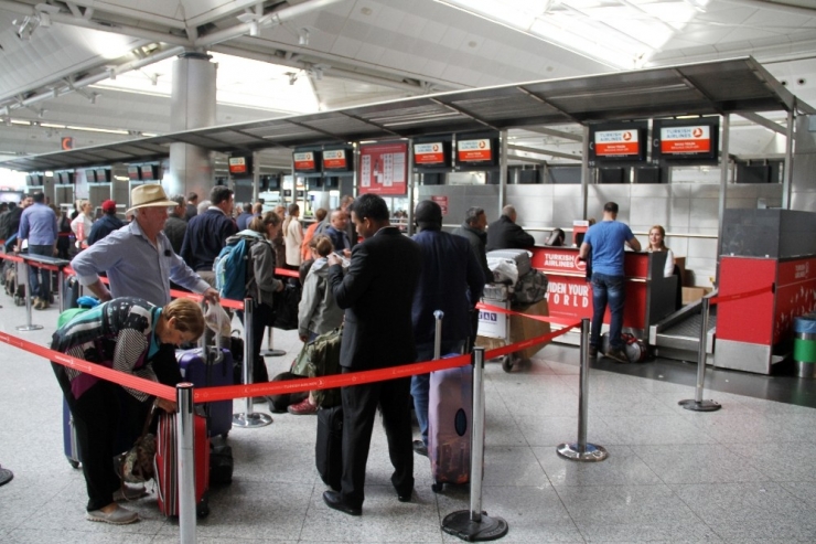 Atatürk Havalimanı’nda 23 Nisan Yoğunluğu