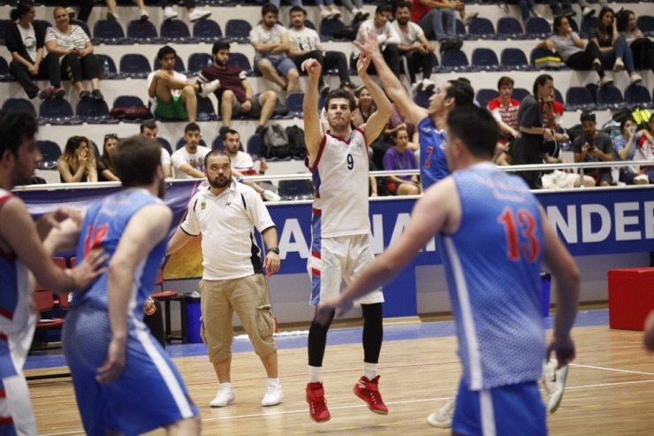 Adnan Menderes Üniversitesi Basketbolda Zirvede