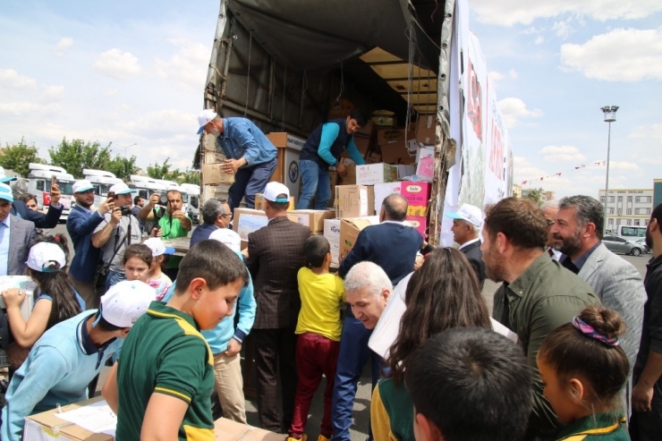 Şanlıurfa’dan 18 Tır İnsanı Yardım Afrin’e Uğurlandı