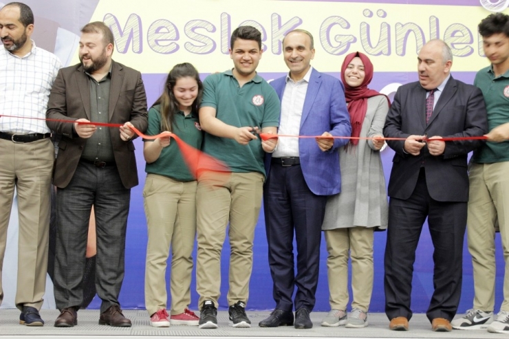 Eğitim Ve Kariyerine Yön Vermek İsteyenler Arnavutköy’de Buluştu