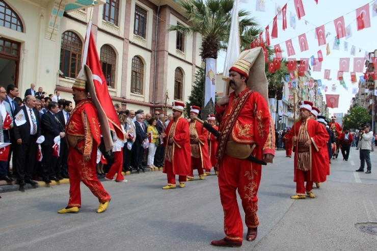 478. Mesir Macunu Festivali Kortej Yürüyüşüyle Başladı