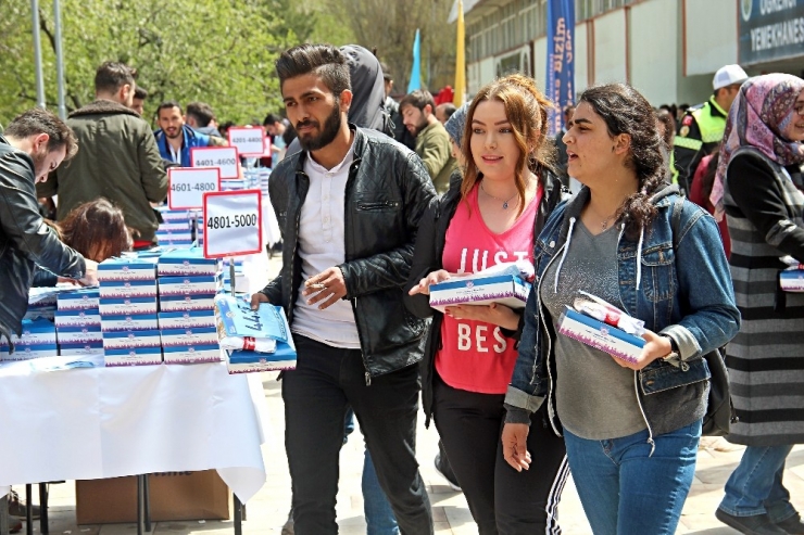 Atatürk Üniversitesi Kariyer Merkezi Bahar Koşusu Eşliğinde Açıldı