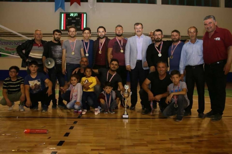Çivril’de Mahalleler Arası Voleybol Turnuvası