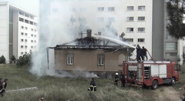 Kilis’te Öğrenci Yurdu Yakınında Korkutan Yangın