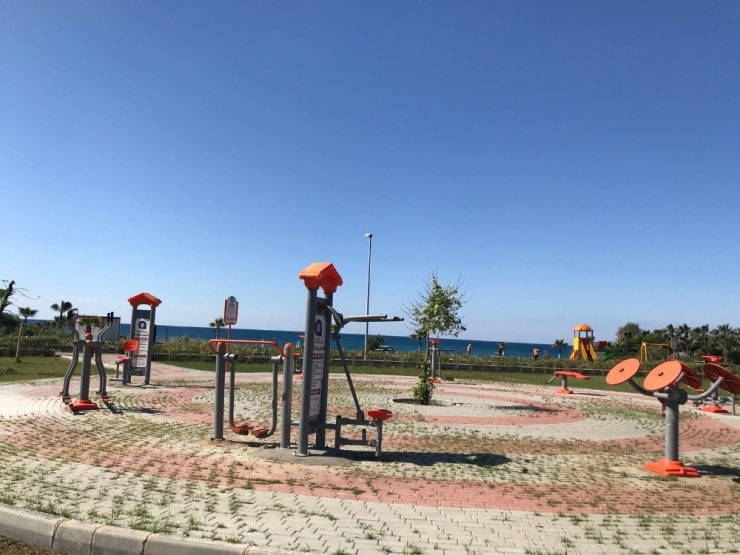 Manavgat-çolaklı Sahilinde Oyun Parkı Ve Spor Aletleri Yenilendi