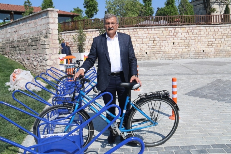 Belediye Başkanı Makam Aracını Bırakıp, Bisiklete Bindi
