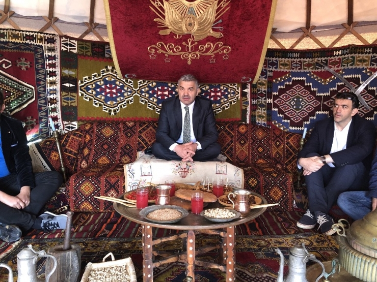 Başkan Mustafa Çelik, Etnospor Kültür Festivali’nde Kayseri Standını Gezdi