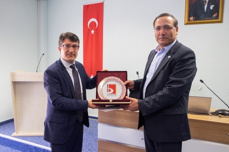 Prof. Dr. Nadir Engin Uzun’dan Türkoloji Ve Dilbilim İlişkileri Konferansı