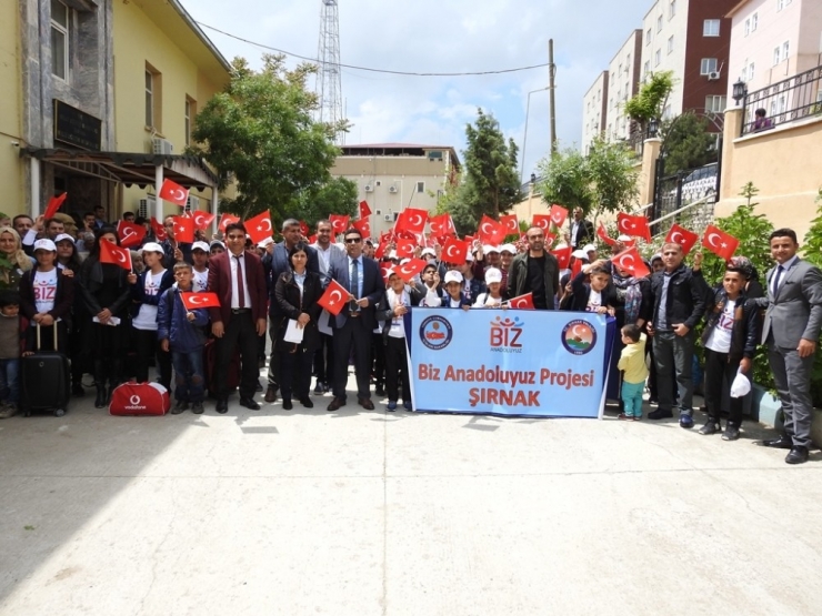 Şırnak’tan 100 Öğrenci İstanbul’a Uğurlandı