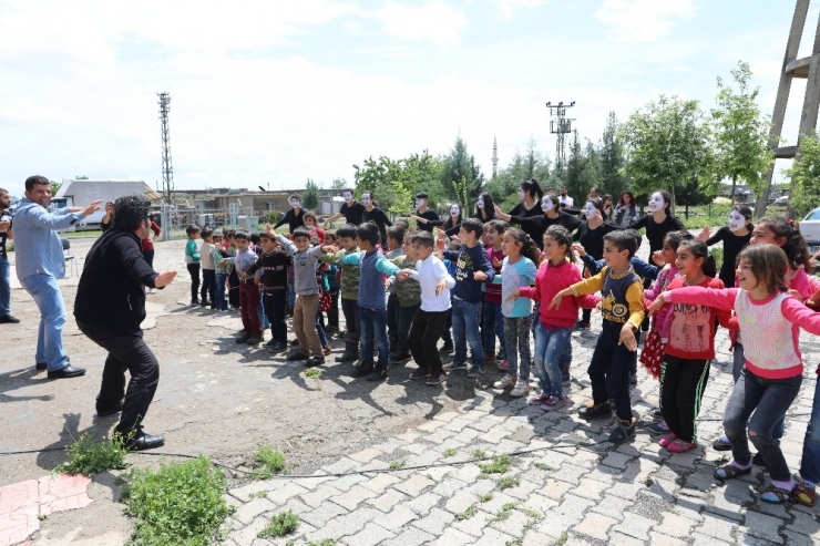 Pandomim Atölyesi İlkokul Öğrencilerine Gösteri Düzenledi