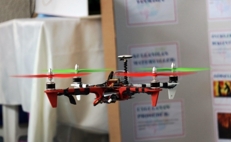 Öğrenciler Etkinlikleri Havadan Görüntülemek İçin Drone Üretti