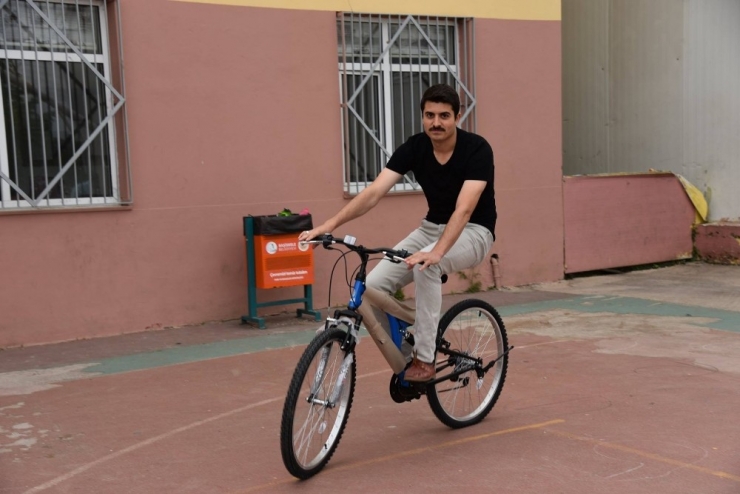 Başiskele’de Öğretmenlere Bisiklet Hediye Edildi
