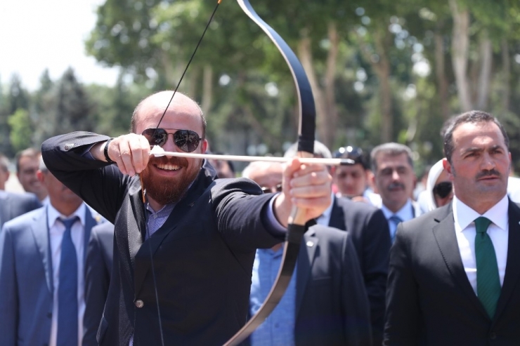 Fetih Kupası Okçuluk Yarışmaları İçin İlk Oku Bilal Erdoğan Attı