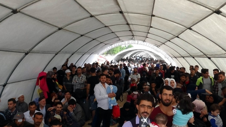 Suriyelilerin Ülkelerine Gidişlerinde Yoğunluk Yaşanıyor