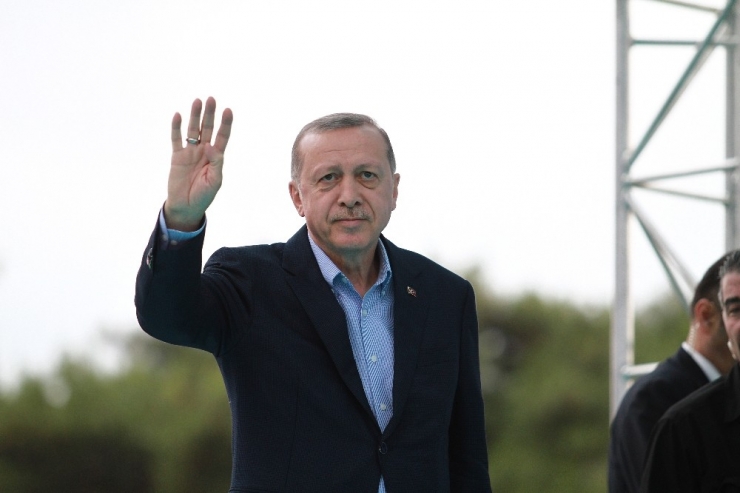 Cumhurbaşkanı Erdoğan: "Ana Muhalefet İlkokul Müsameresi Kıvamında Oyunlarla Yönetiliyor"