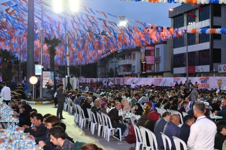 Cumhurbaşkanı Erdoğan, Balıkesir’de Binlerce Kişiyle İftar Yaptı