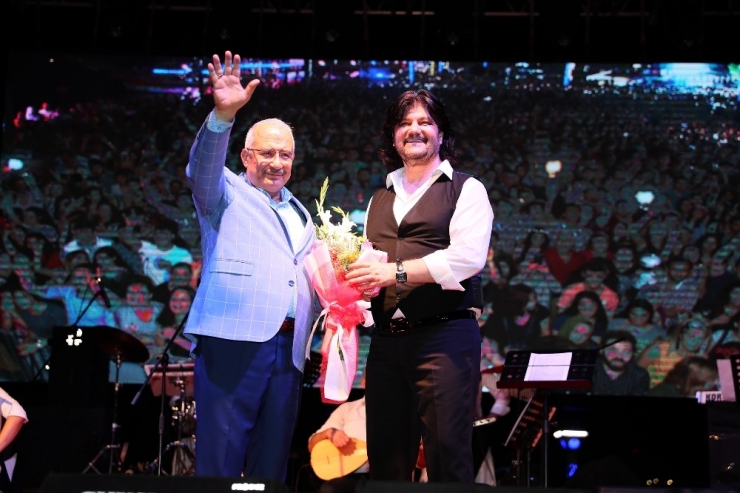 Mersin’de Ahmet Şafak Konseri