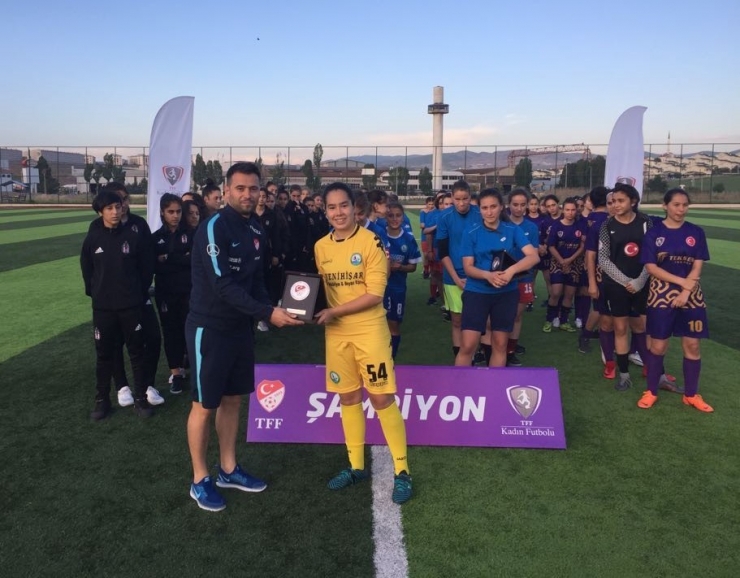 Futbol Yıldız Kızlar Finallerinde Denizli Horozkentspor Türkiye Şampiyonu Oldu