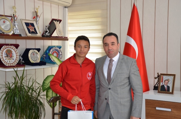 İl Müdürü Yıldız Atletizm Türkiye Şampiyonlarını Tebrik Etti