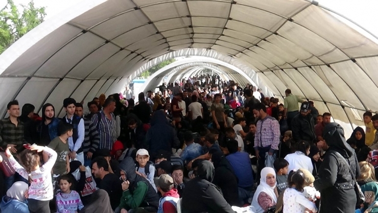 Sınırda Suriyelilerin Ramazan Bayramı Yoğunluğu