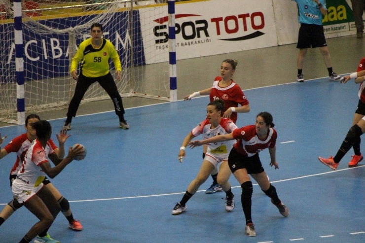 2018 Kadınlar Avrupa Hentbol Şampiyonası: Türkiye: 17 - İspanya: 22