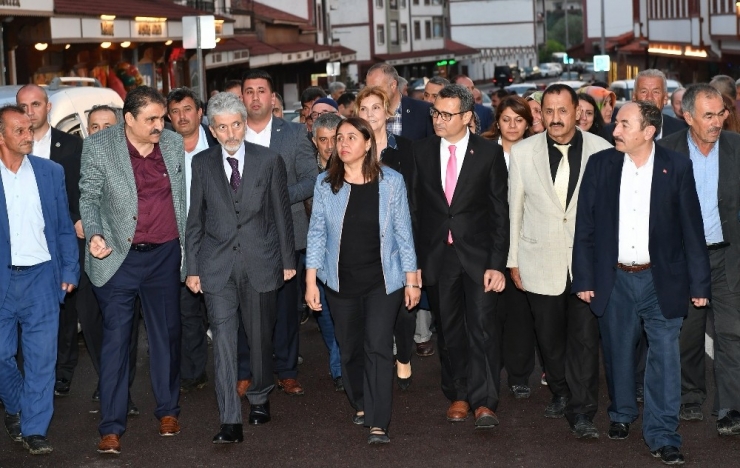 Ankara Büyükşehir Belediye Başkanı Tuna İftarını Çamlıderelilerle Yaptı