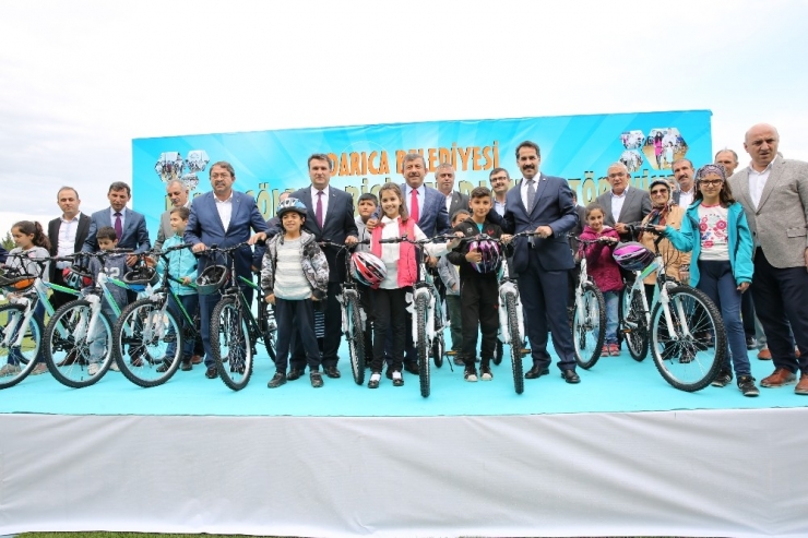 Darıca’da Başarılı Öğrenciler Bisikletle Ödüllendirildi