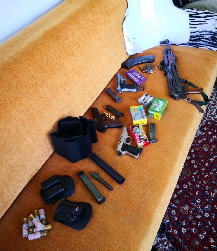 İstanbul’da Terör Örgütü Mlkp’ye Operasyon: Eylemde Kullanılacak Silahlar Ele Geçirildi