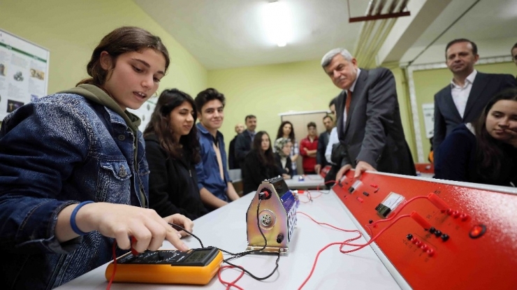 Başkan Karaosmanoğlu, Kimya, Fizik Ve Biyoloji Laboratuvarlarının Açtı