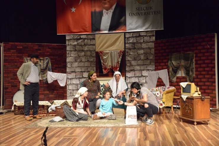 Sü’de Mehmetçik Vakfı Yararına Tiyatro Gösterimi