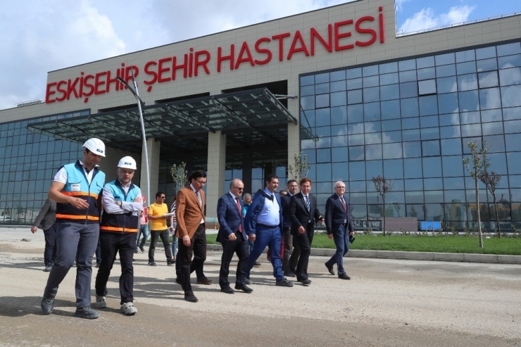 Vali Çakacak, Eskişehir Şehir Hastanesi İnşaatında Yapılan Çalışmaları İnceledi