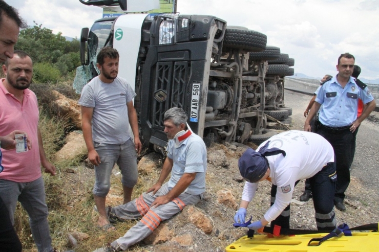 Antalya’da Beton Mikseri Kazası: 1 Yaralı