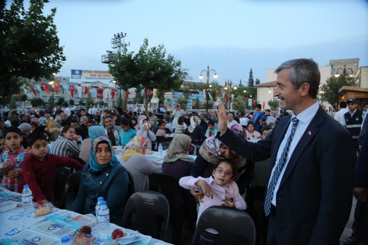Belediye Başkanı Tahmazoğlu, Yetimlerle Buluştu