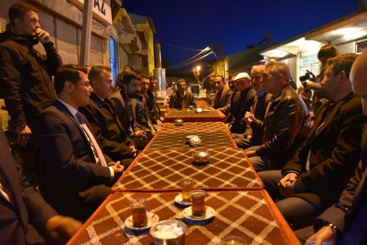 Vali Elban Diyadin’de Vatandaşlarla İftar Yaptı