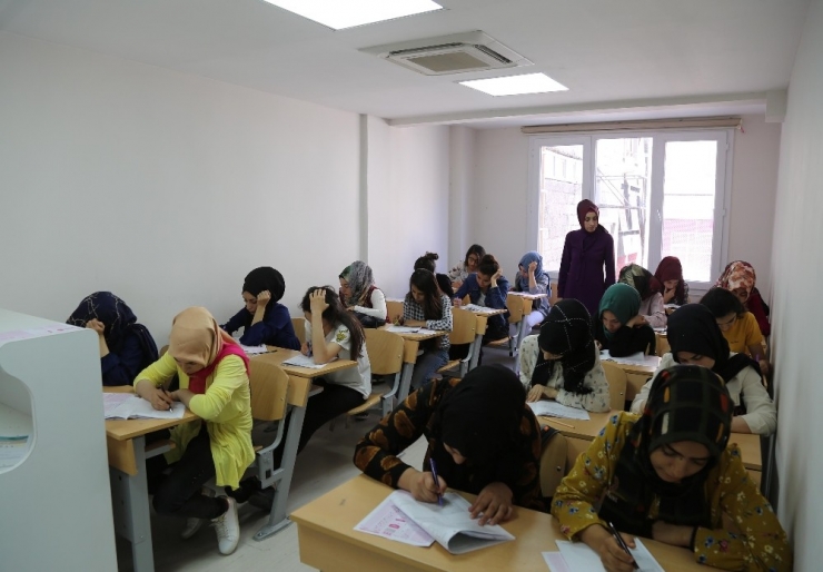 Haliliye Belediyesi Öğrencileri Sınava Hazırlıyor