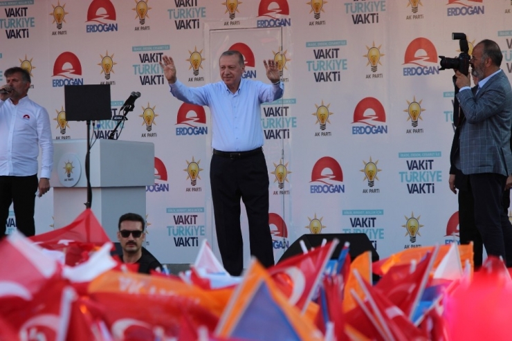 Erdoğan: "Sandığın Rengi Belli Olunca Çamura Yatmaya Başlıyorlar"