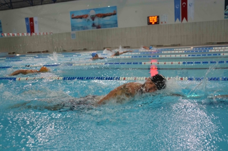 Adıyaman Üniversitesi Yarı Olimpik Yüzme Havuzu Vatandaşın Hizmetine Açıldı
