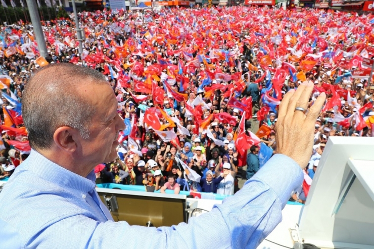 Cumhurbaşkanı Erdoğan: "Hdp Güneydoğu’da Partimizin İl Ve İlçe Başkanlarını Tehdide Başladılar. Telefonla Tehdit Ediyorlar. Ulan Terbiyesiz Sıkıysa Gel Şehir Merkezine"