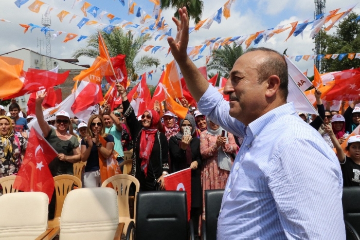 Bakan Çavuşoğlu: "Darbe Gecesi Fare Gibi Saklandınız, Korkaklar"