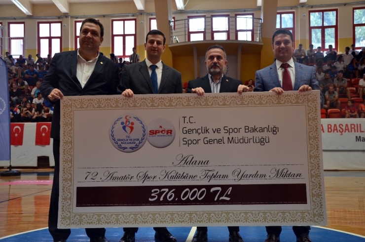 Adana’daki Amatör Spor Kulüplerine 376 Bin Lira Yardım