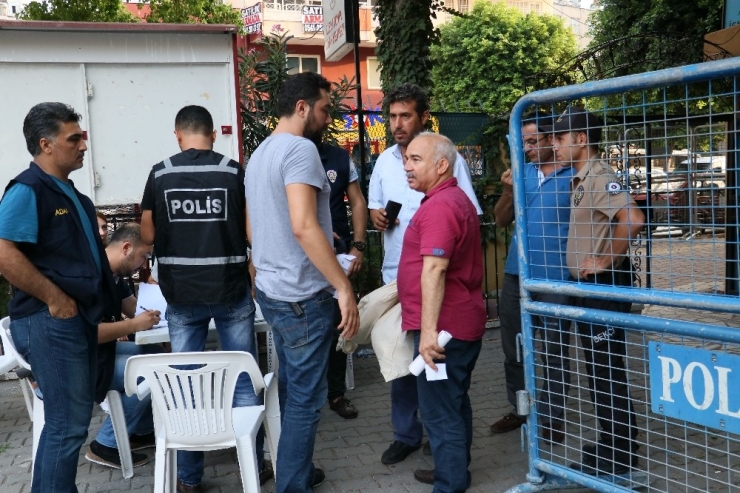 Adana’da Sayılan Oylar Seçim Kurullarına Getiriliyor