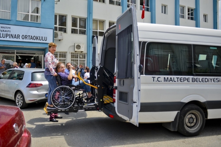 Maltepe’de Engelliler Ve Yaşlılar Sandıklara Taşındı