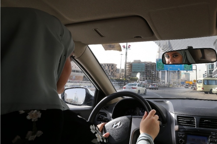 Suudi Arabistan’da Kadınlar İlk Kez Trafiğe Çıktı