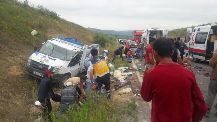 Bursa’da Tarım İşçilerini Taşıyan Kamyonet Kaza Yaptı...2 Ölü 41 Yaralı